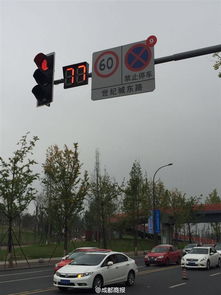 成都路牌現(xiàn)“未讀消息小紅點(diǎn)”創(chuàng)意設(shè)計(jì)，網(wǎng)友點(diǎn)贊卻面臨整改