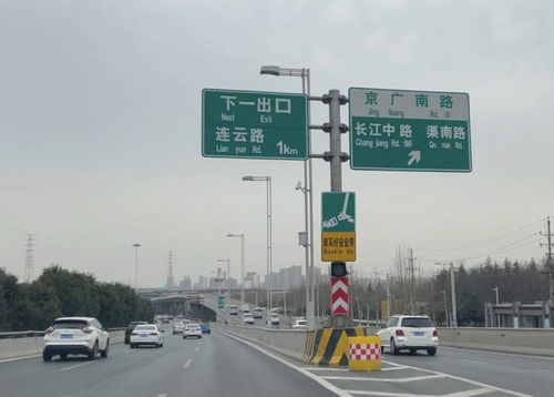 路牌燈箱設(shè)計(jì)引爭議，老司機(jī)們紛紛喊“看不懂”