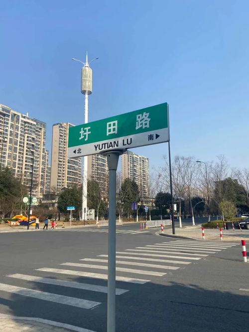 湖州一路牌標(biāo)注錯(cuò)誤引關(guān)注，官方及時(shí)回應(yīng)并修復(fù)燈箱問題